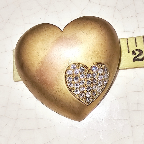 D.J. signed luxury Vintage double heart matte & rhinestone brooch - Picture 4 of 5